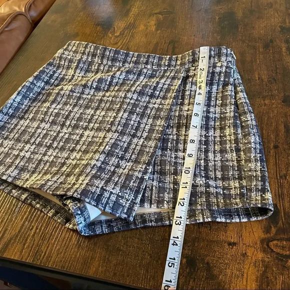 Cute plaid print skort  - Picture 8 of 16